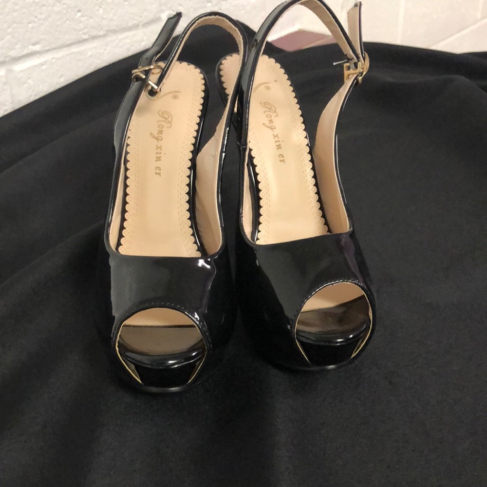 Women Shoes - Picture 3 of 3